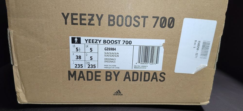 Adidas Yeezy Boost 700,номер 38