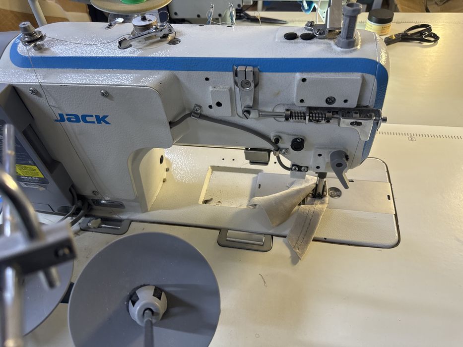 Швейная машинка двухигольная