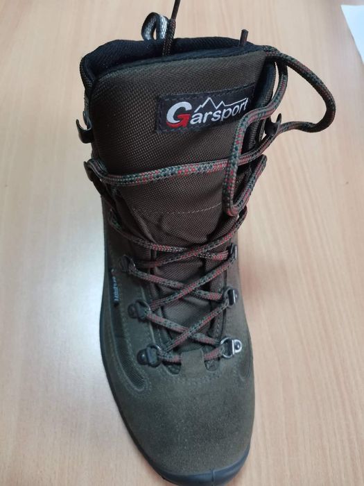 Нови работни обувки 39номер