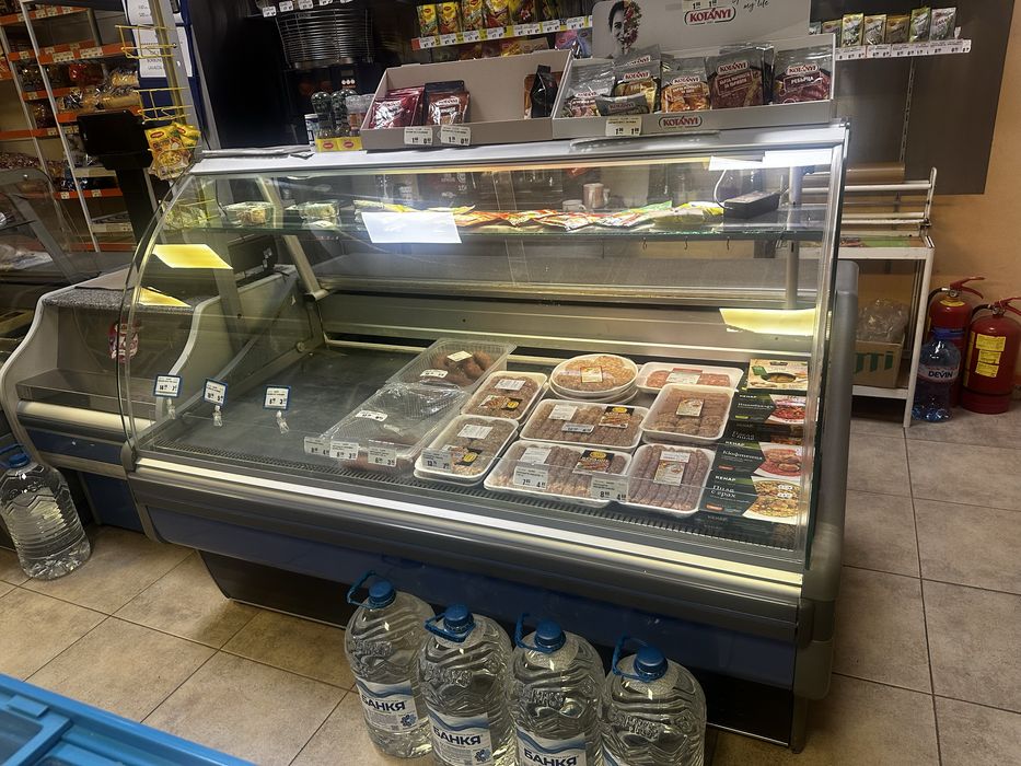 Хладилни витрини Витрина магазин колбаси