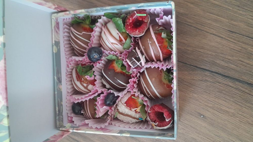 Realizez căpșuni in ciocolată