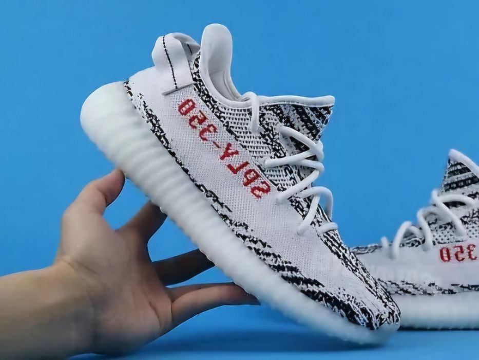 Yeezy 350 v2 Zebra