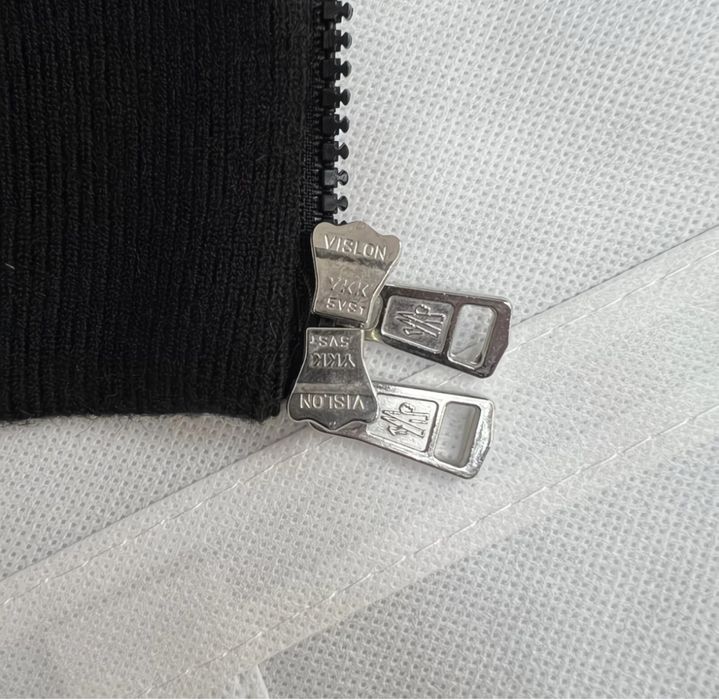 Куртка Moncler.