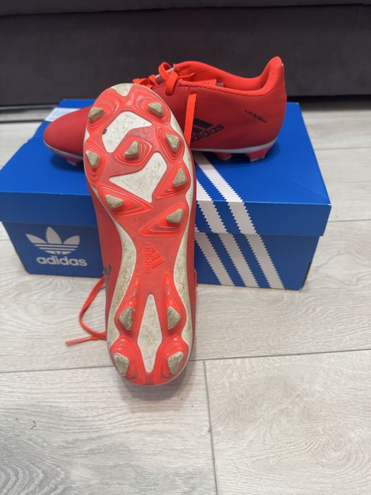 Детскш футболни обувки Адидас