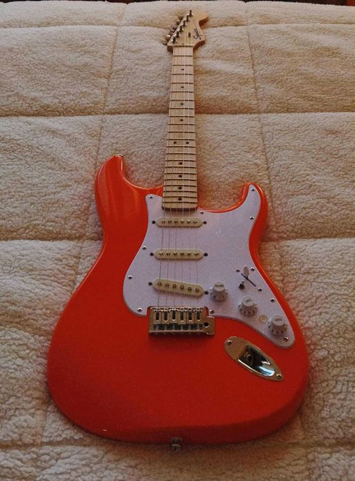 Squier Stratocaster + Eric Clapton Mid Boost kit
