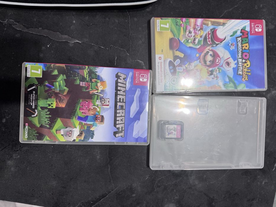 Nintendo Switch Oled + husa şi 3 jocuri incluse aproape nou