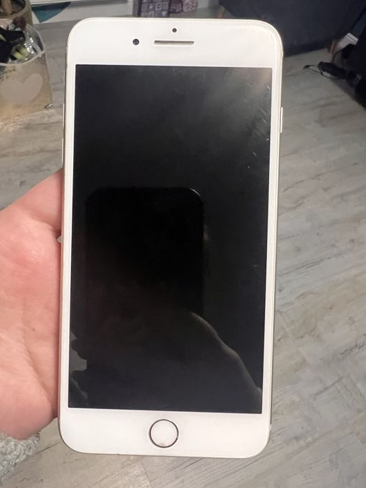 Iphone 8 plus 64 G —nu se aprinde