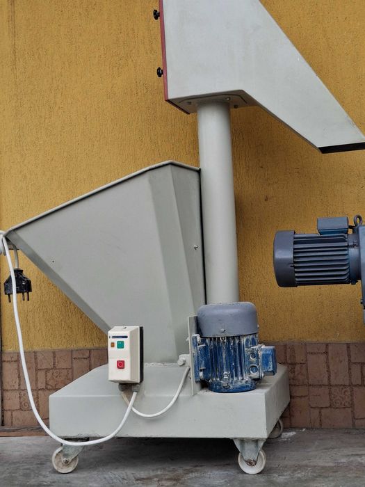 Работни маси и оборудване