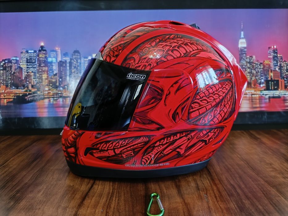 Мото шлем от бренда ICON original
