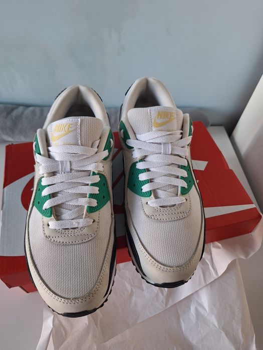 Nike Air Max 90.