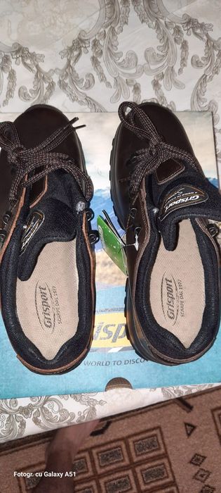 Adidasi grisport pentru drumetii
