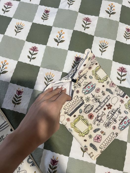 Плътна еко торба и дрешка за книга на Friends