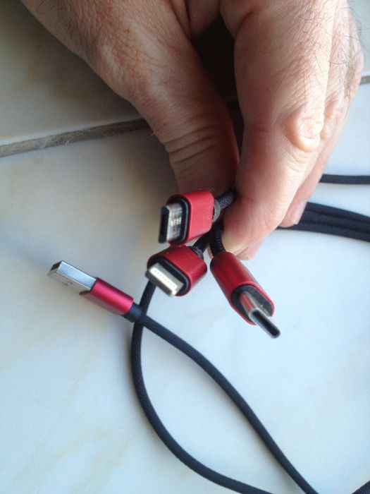 Cabluri de Date si Incarcare 3 in 1 pentru Apple iPhone, iPad,Android