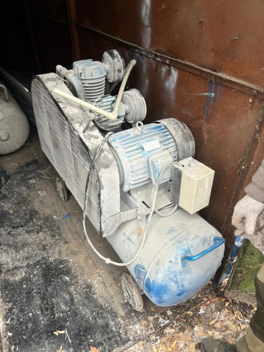 Компрессор мощный почти новый