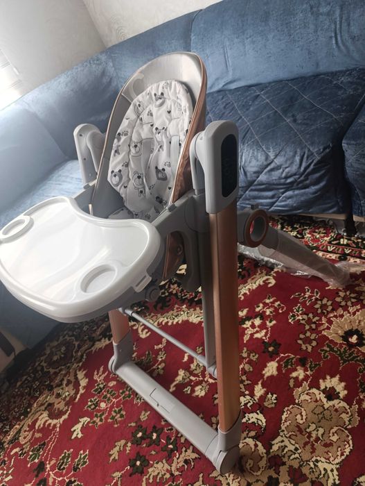 Lyulka va ovqatlanadigan stol juda ham baquvvat va yangi holatda.