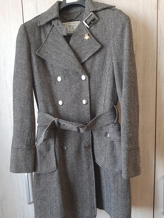 Пальто серое в клетку