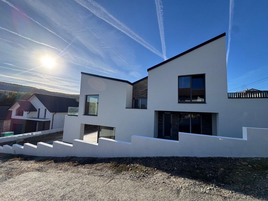 Casa individuala, moderna, noua, locatie excelenta, la 10 minute de Auchan Iris si bvd Muncii