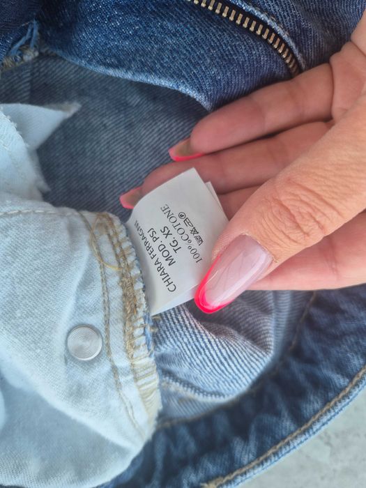 Chiara Ferragni къси дънкови панталонки