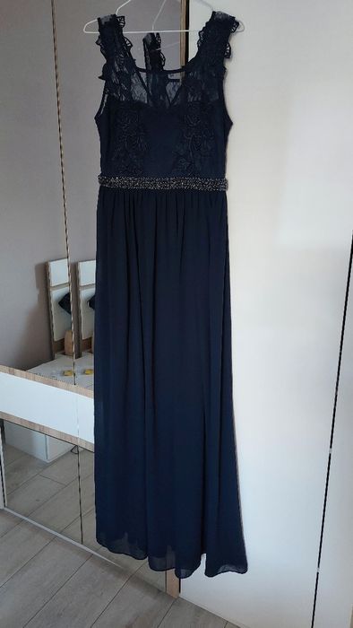 Официална рокля с лека забележка