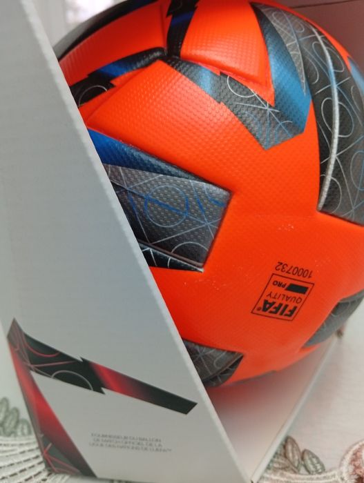 Футбольный мяч FIFA Quality pro