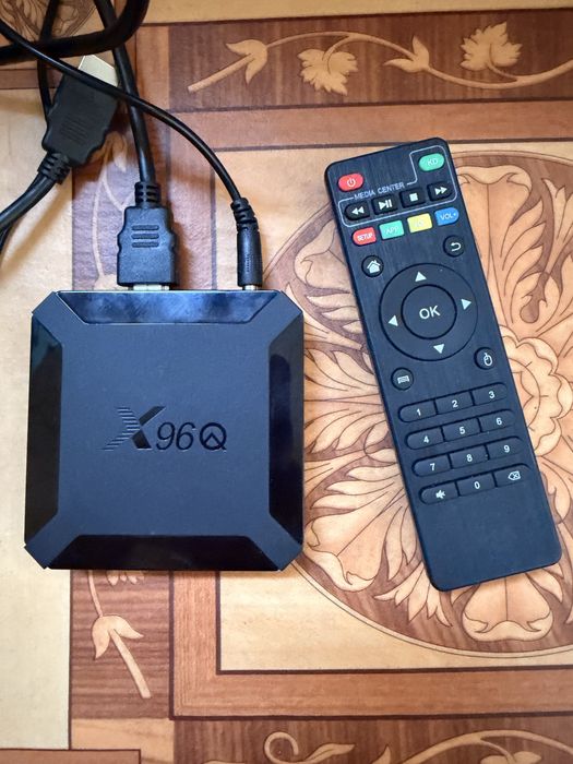 Android box смарт приставка x96q. почти новый.