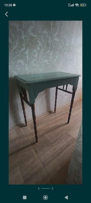 Столик ,консоль.