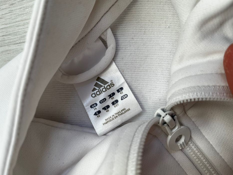 Продавам дрехи на Adidas