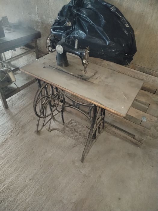 Mașina de cusut Naumann