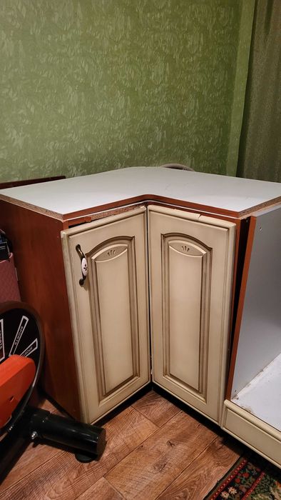 Продам угловой шкаф для кухни