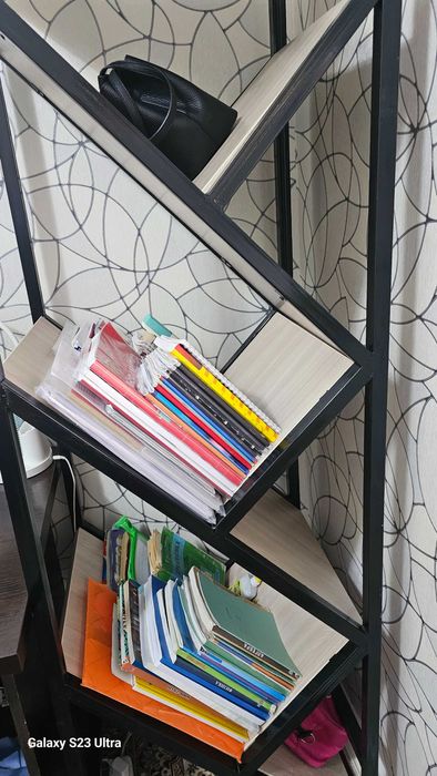 Продам Книжный шкаф