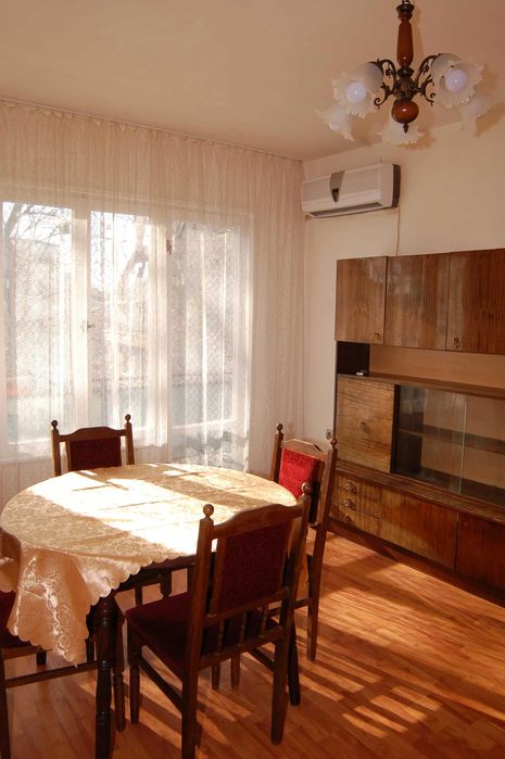 Дава се под наем Двустаен апартамент в Варна, Цветен квартал - 61 кв.м за 358 € - Снимка #2