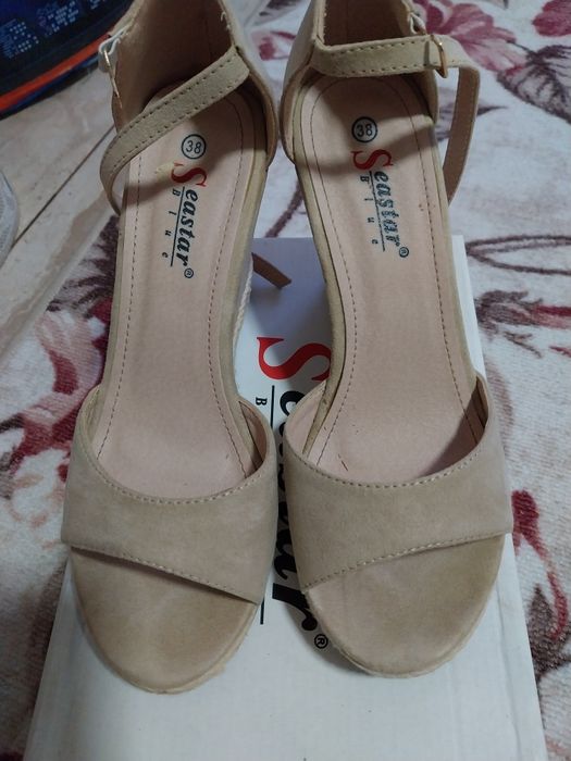 Дамски сандали с цяла подметка