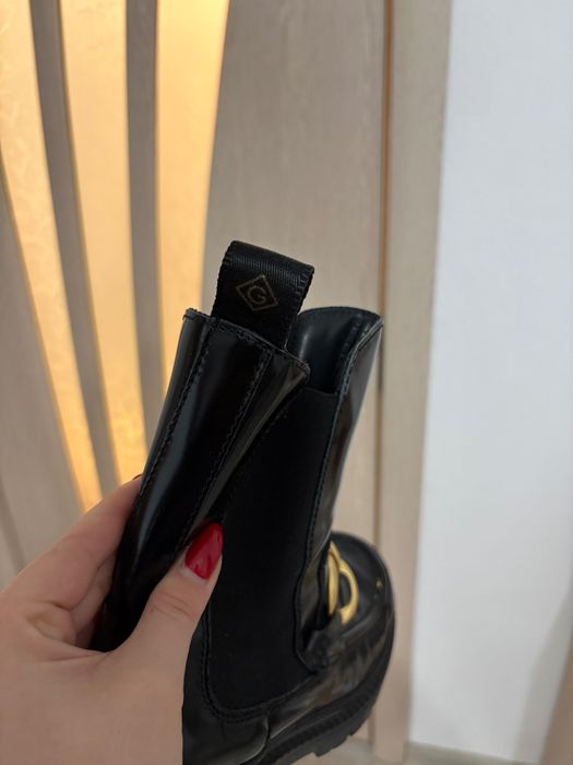 Боти на GANT като нови