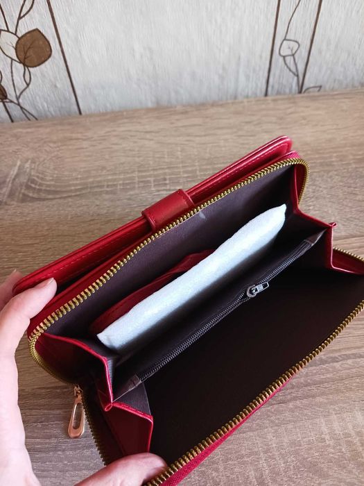 Дамски кожен портфейл