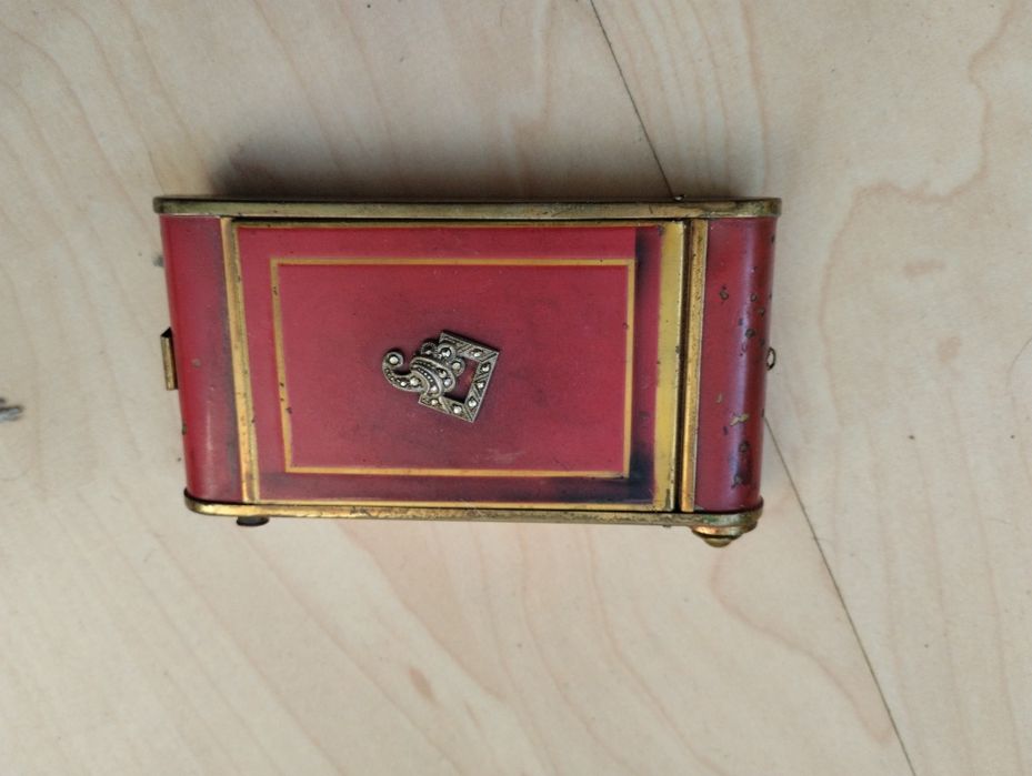 Два броя стари табакери продават се заедно з