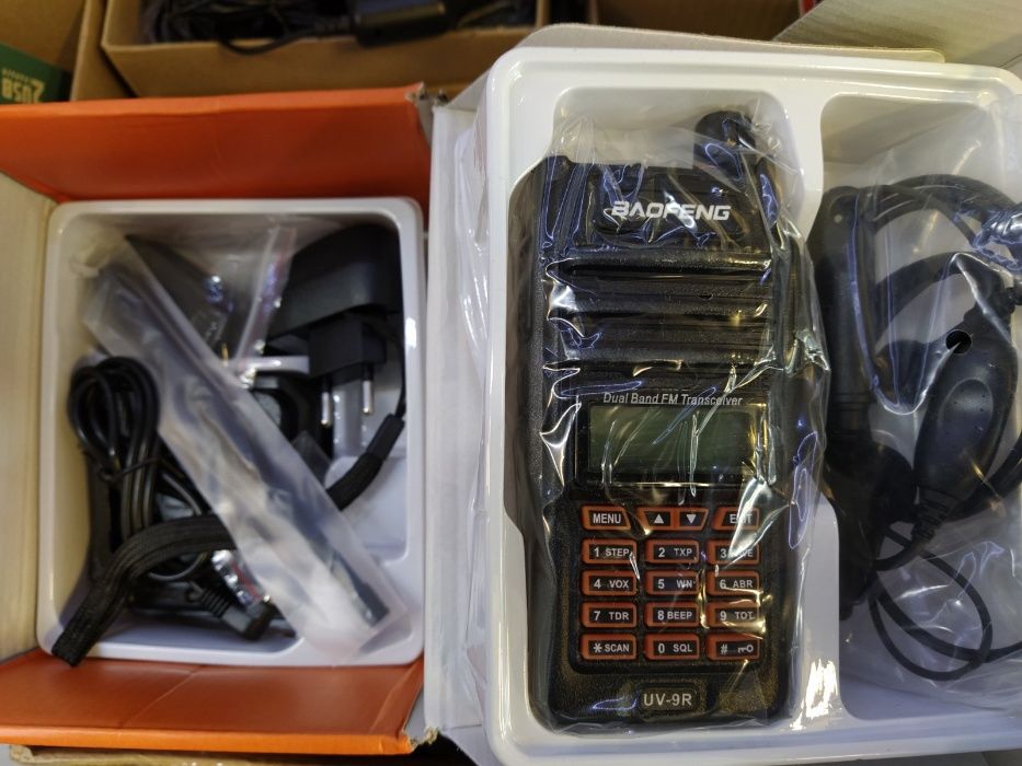 Мощна, двубандова, професионална радиостанция Baofeng UV-5R 8W, UV-6R,