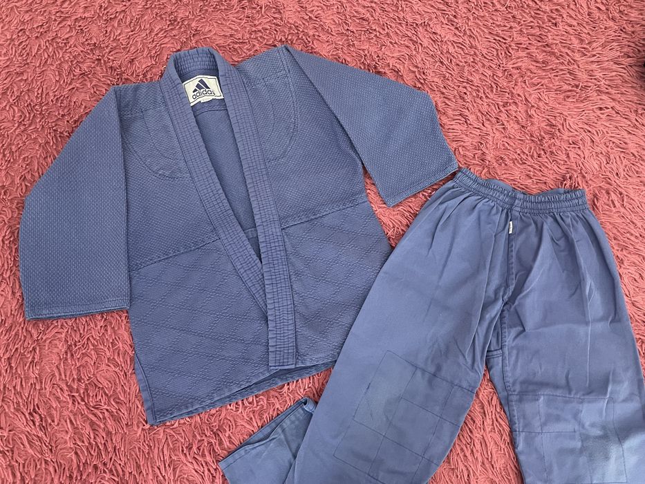 Продам кимоно и амуницию