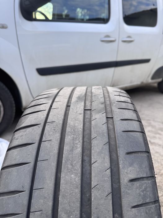 Michelin Pilot Sport 4 - 235 40 R19 Anvelope Vara
