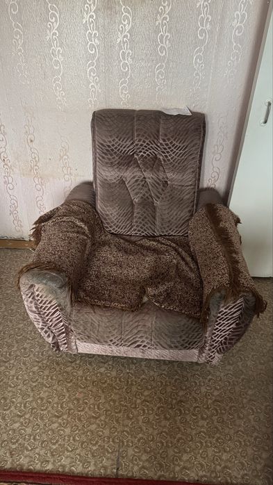 Продам два кресла большие