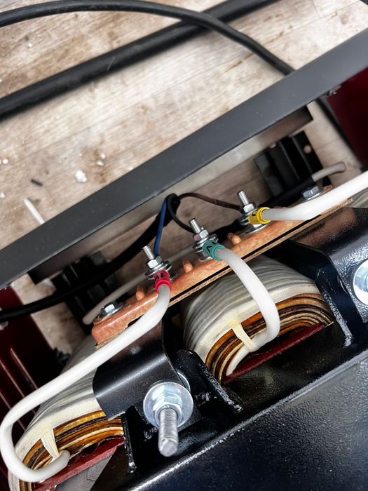 Продается трансформатор трехфазный