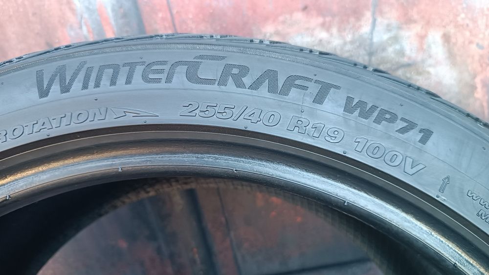 255/40/19 Kumho .