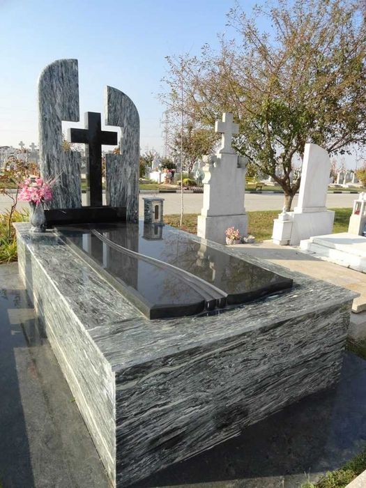 plăci de acoperire, borduri, stâlpișori, vaze și felinare