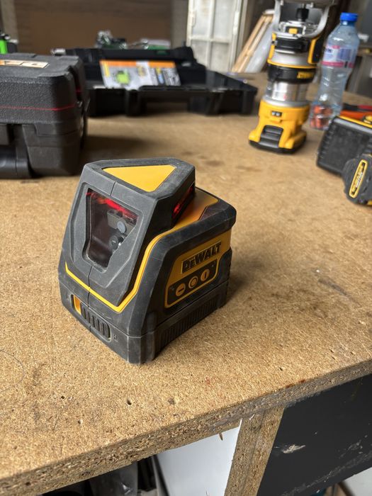 лазерен нивелир dewalt