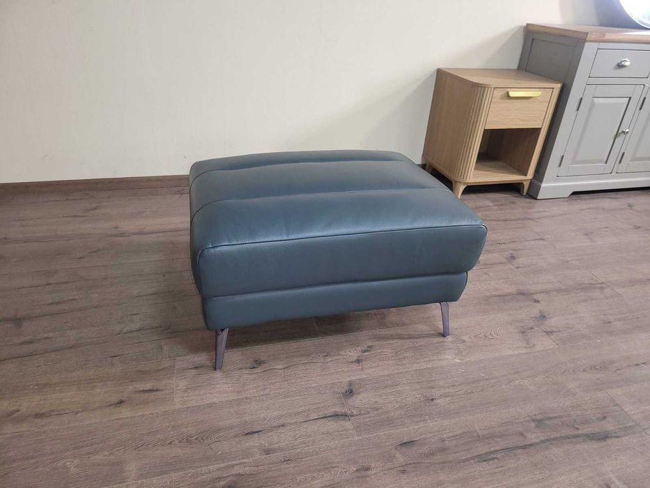 Тюркоазена кожена табуретка