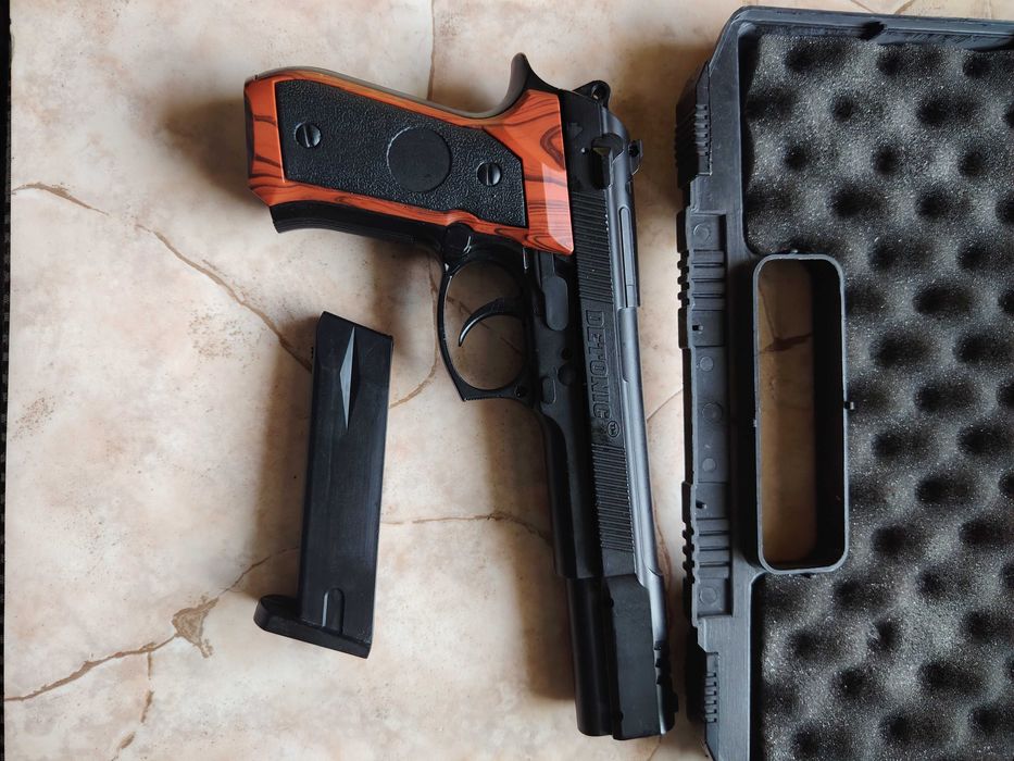 pistol airsoft Detonic
