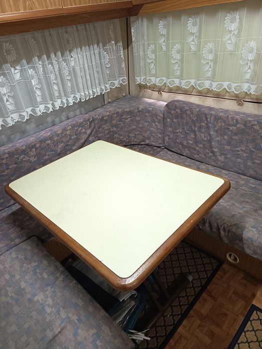 Rulota cu 2 spatii de dormit