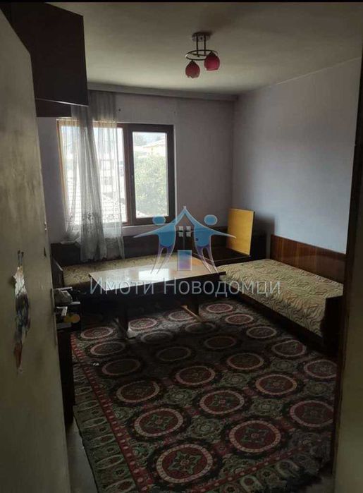 Тухлен етаж от къща с двор в гр.Велики Преслав, Център