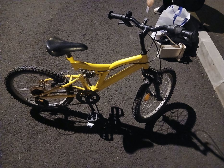 Vând bicicleta mtb de copii roti pe 20
