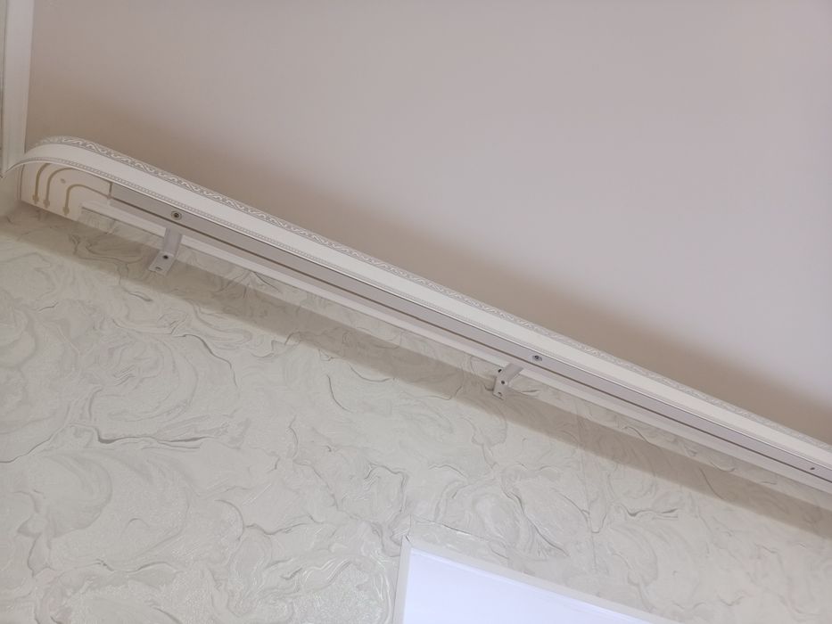 Гардины , карнизы 2шт   -3000 тенге