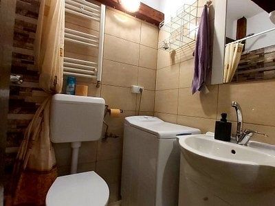 Garsoniera cocheta si spatiu depozitare - de inchiriat Piata Victoriei